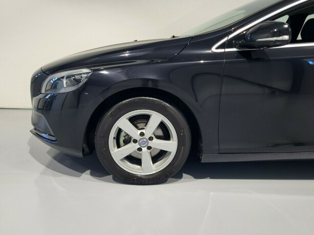 volvo-v40-diesel-2015-big-5