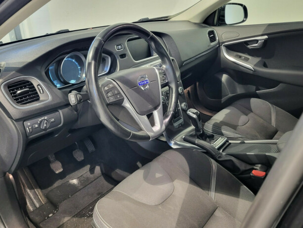 volvo-v40-diesel-2015-big-9