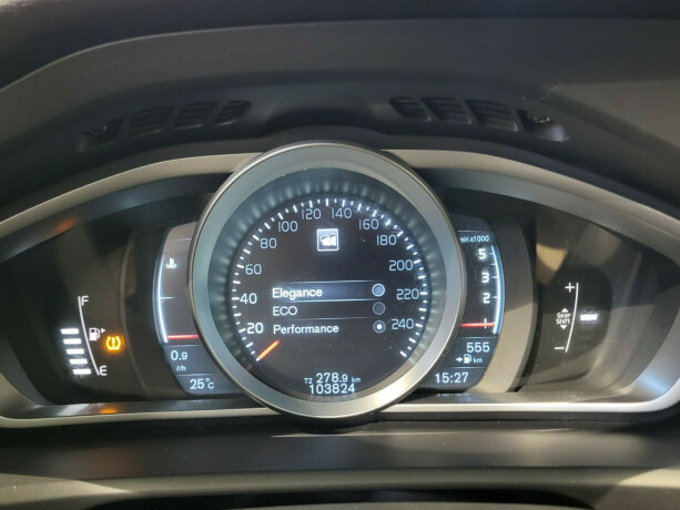 volvo-v40-diesel-2015-big-14