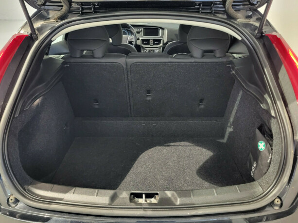 volvo-v40-diesel-2015-big-24