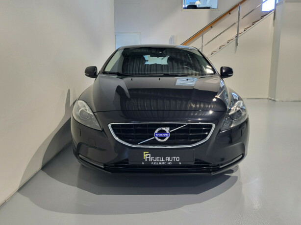 volvo-v40-diesel-2015-big-2