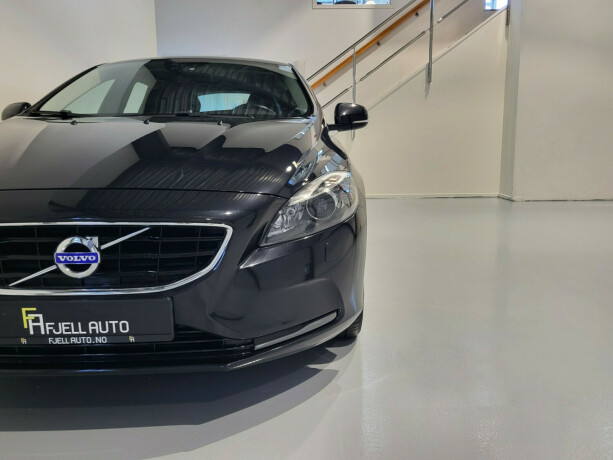 volvo-v40-diesel-2015-big-3