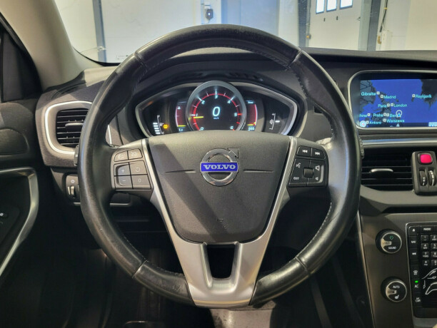volvo-v40-diesel-2015-big-10