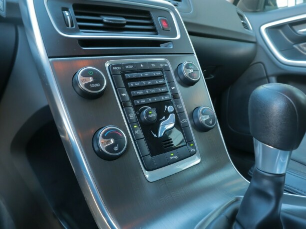 volvo-v60-diesel-2012-big-9