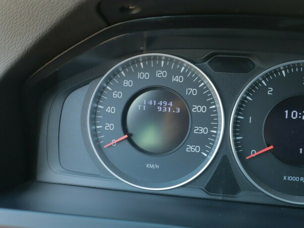 volvo-v60-diesel-2012-big-14