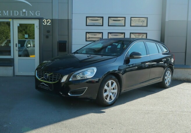 volvo-v60-diesel-2012-big-0