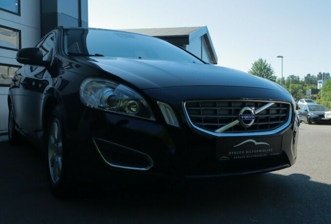 volvo-v60-diesel-2012-big-2