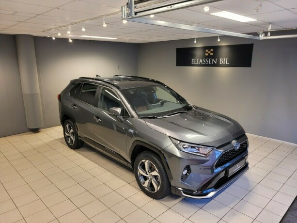 toyota-rav4-elektrisitetbensin-2020-big-1