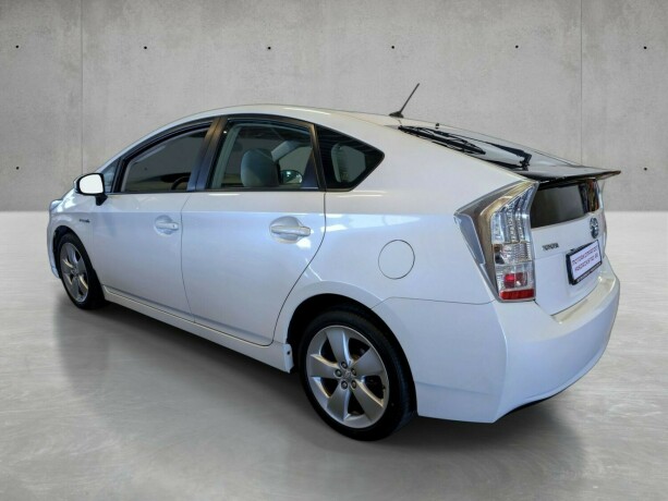 toyota-prius-elektrisitetbensin-2010-big-2