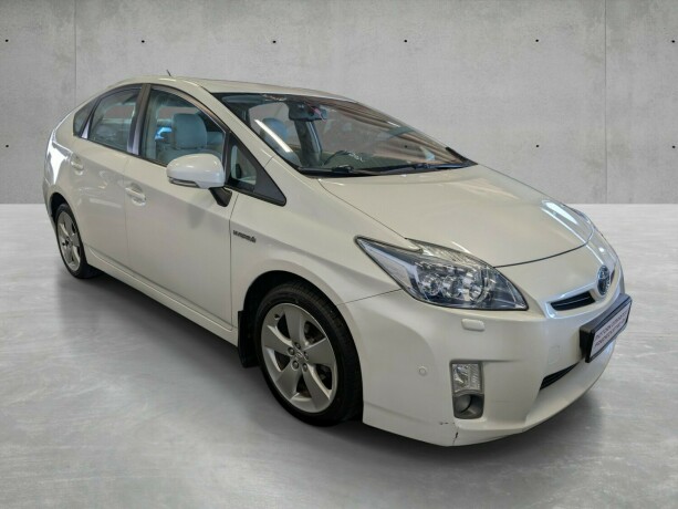 toyota-prius-elektrisitetbensin-2010-big-1