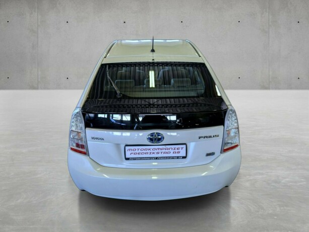 toyota-prius-elektrisitetbensin-2010-big-11