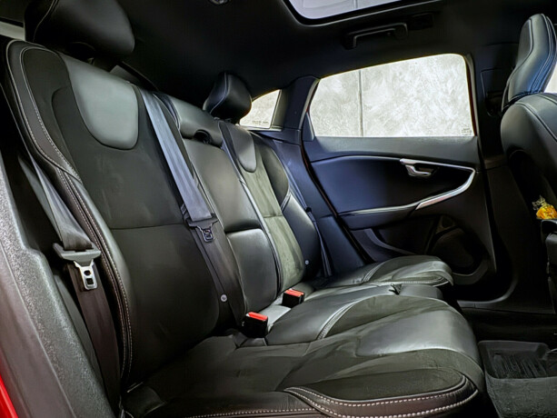 volvo-v40-diesel-2014-big-2