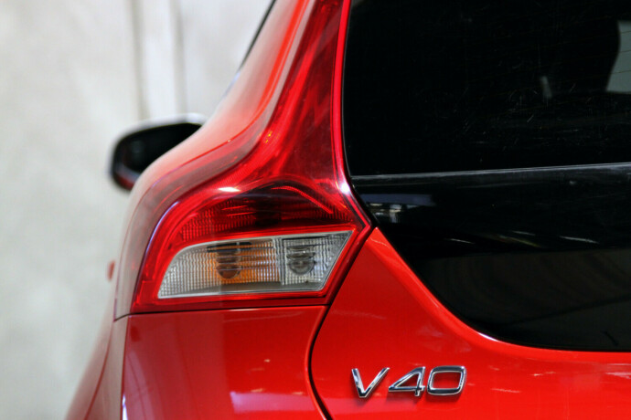 volvo-v40-diesel-2014-big-26