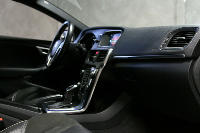 volvo-v40-diesel-2014-big-5