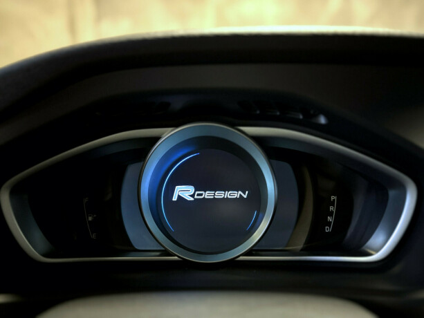 volvo-v40-diesel-2014-big-14