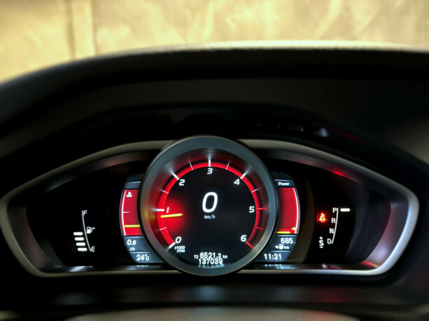 volvo-v40-diesel-2014-big-13
