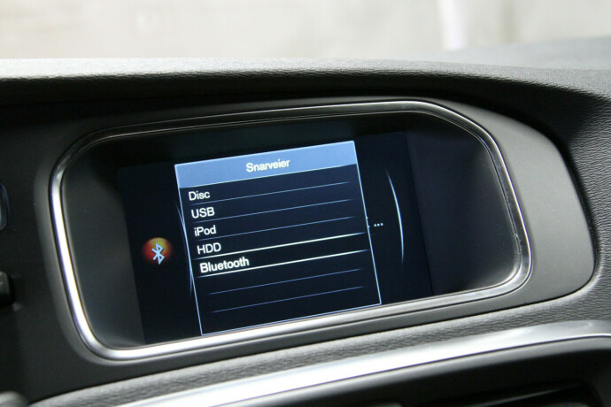 volvo-v40-diesel-2014-big-9
