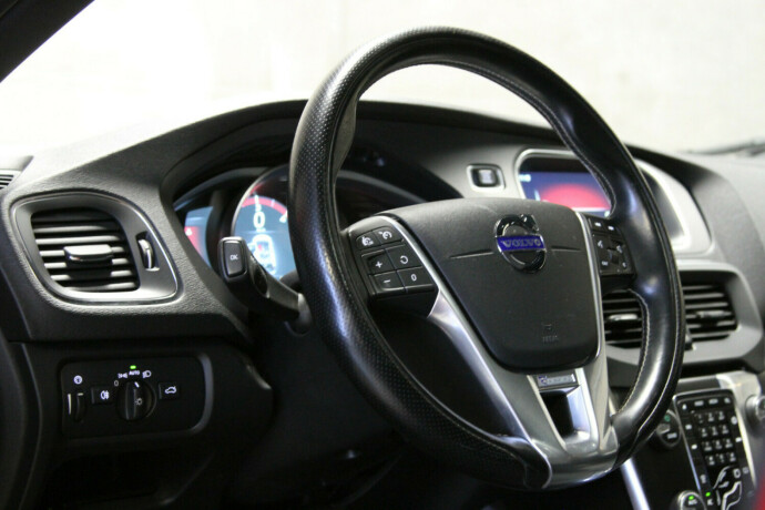 volvo-v40-diesel-2014-big-15