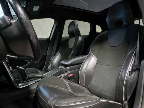 volvo-v40-diesel-2014-big-3