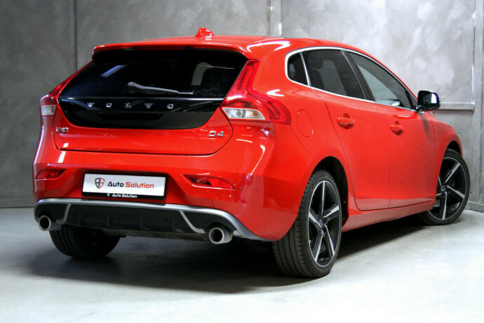 volvo-v40-diesel-2014-big-1