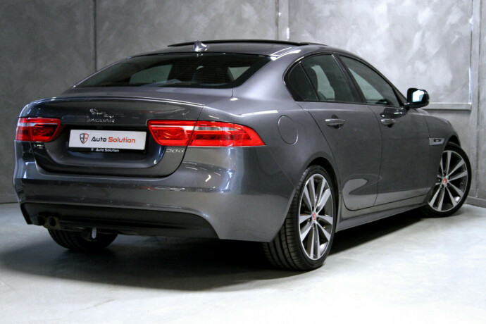 jaguar-xe-diesel-2016-big-1