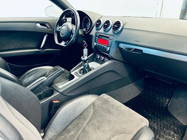audi-tt-bensin-2009-big-14