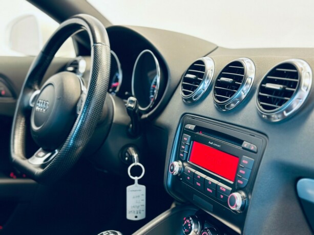 audi-tt-bensin-2009-big-13