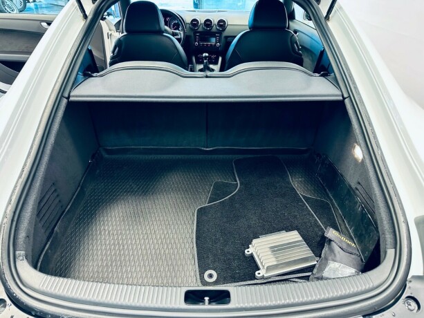 audi-tt-bensin-2009-big-17
