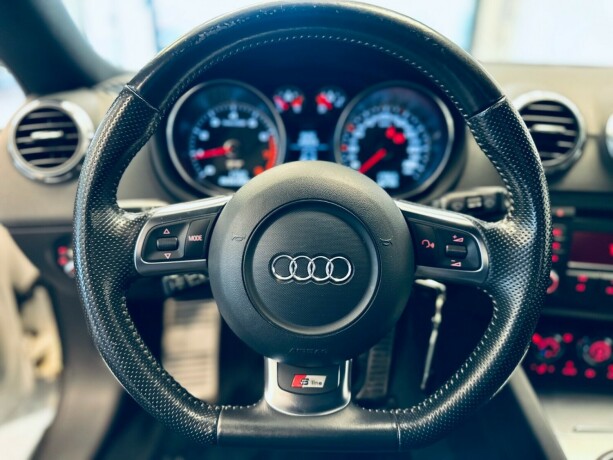 audi-tt-bensin-2009-big-18