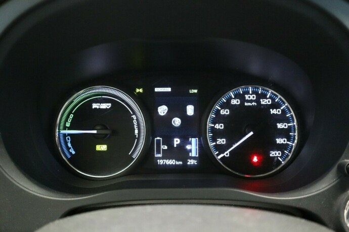 mitsubishi-outlander-elektrisitetbensin-2017-big-27