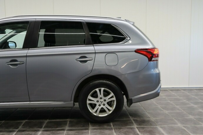 mitsubishi-outlander-elektrisitetbensin-2017-big-4