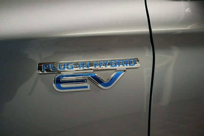 mitsubishi-outlander-elektrisitetbensin-2017-big-12