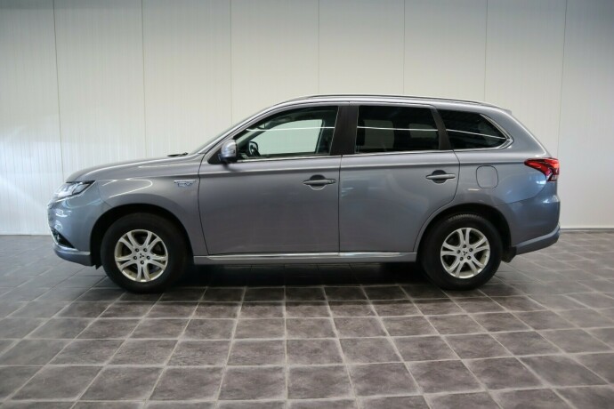mitsubishi-outlander-elektrisitetbensin-2017-big-2