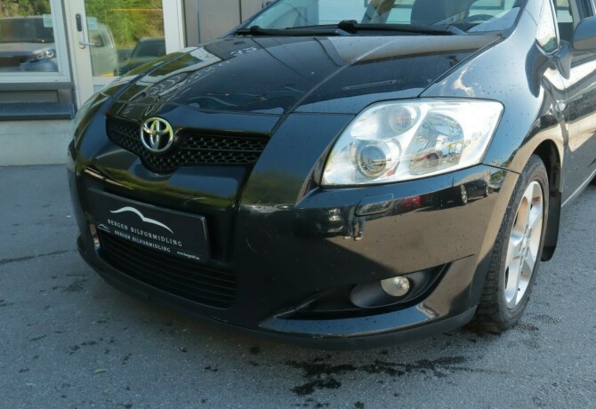 toyota-auris-diesel-2009-big-2