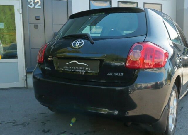 toyota-auris-diesel-2009-big-3