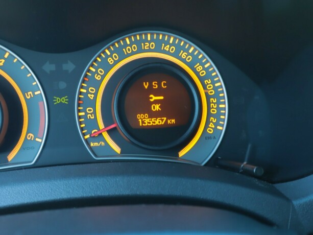 toyota-auris-diesel-2009-big-12