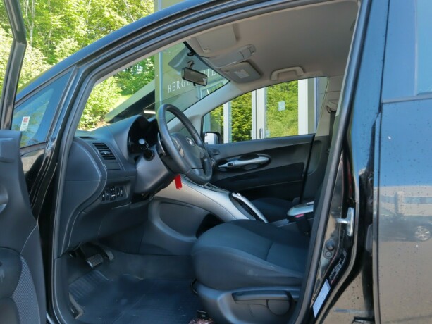 toyota-auris-diesel-2009-big-4