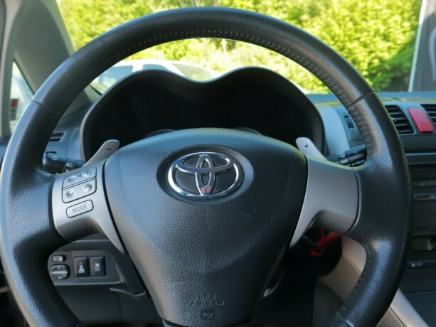 toyota-auris-diesel-2009-big-8