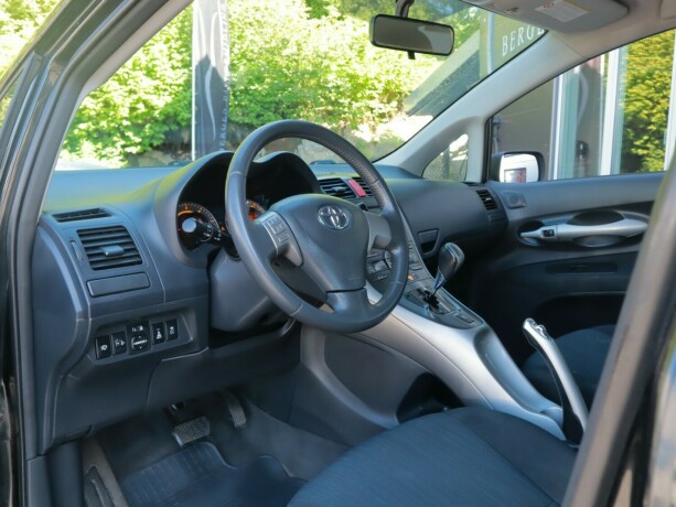toyota-auris-diesel-2009-big-5