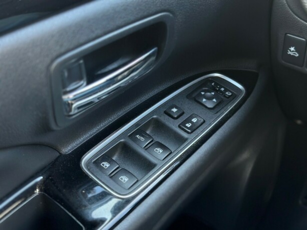 mitsubishi-outlander-elektrisitetbensin-2017-big-21
