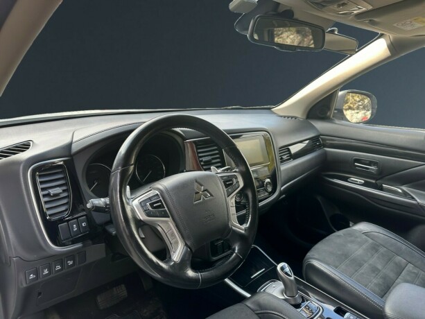 mitsubishi-outlander-elektrisitetbensin-2017-big-9