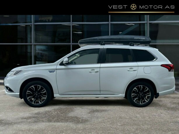 mitsubishi-outlander-elektrisitetbensin-2017-big-3