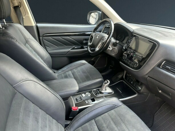 mitsubishi-outlander-elektrisitetbensin-2017-big-11