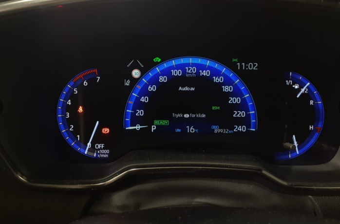 toyota-corolla-elektrisitetbensin-2019-big-5