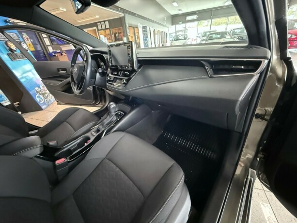 toyota-corolla-elektrisitetbensin-2019-big-30