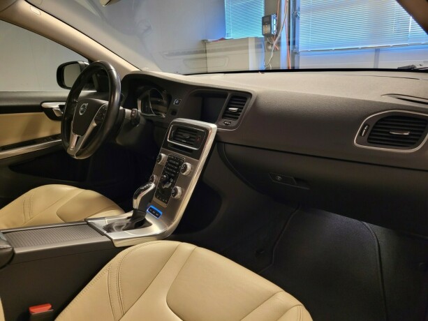 volvo-v60-elektrisitetdiesel-2017-big-12