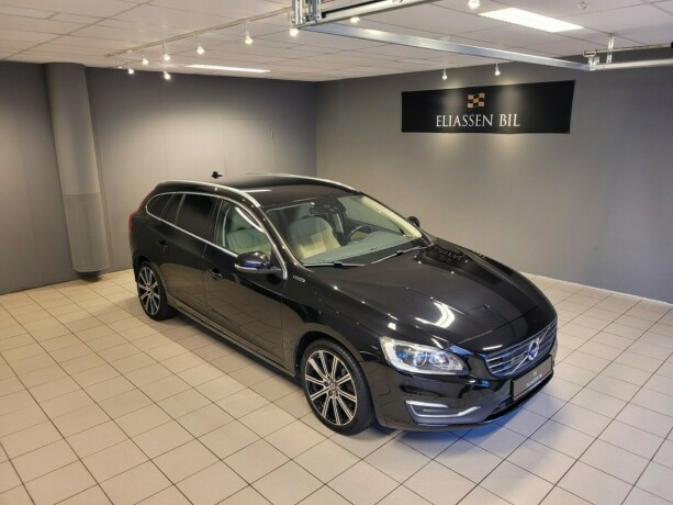 volvo-v60-elektrisitetdiesel-2017-big-1