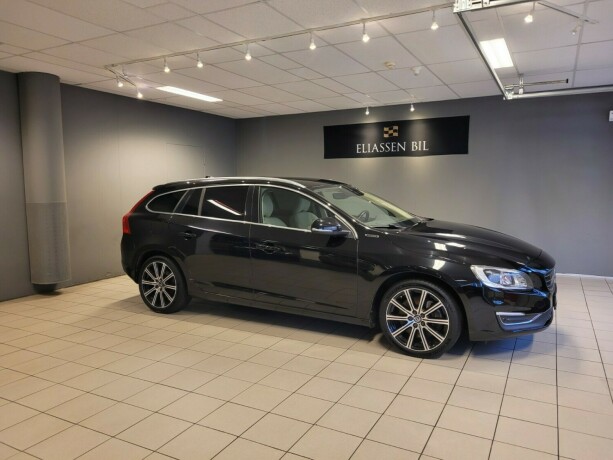 volvo-v60-elektrisitetdiesel-2017-big-2