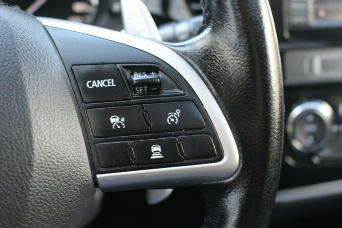 mitsubishi-outlander-elektrisitetbensin-2014-big-14