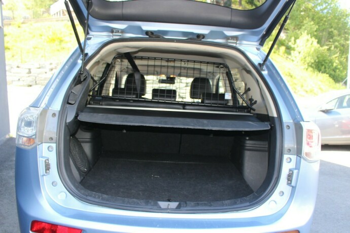 mitsubishi-outlander-elektrisitetbensin-2014-big-6